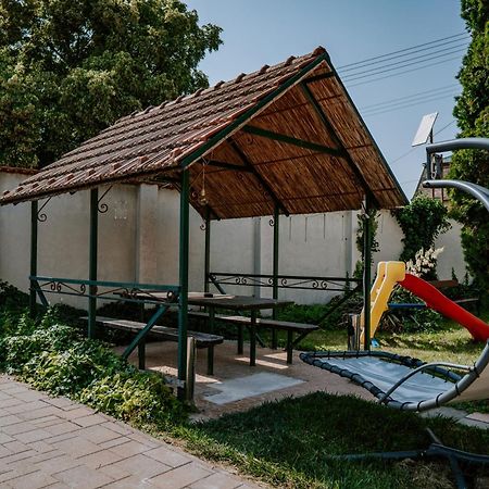 Hotel Aranyhid Vendeghaz Makó Exterior foto