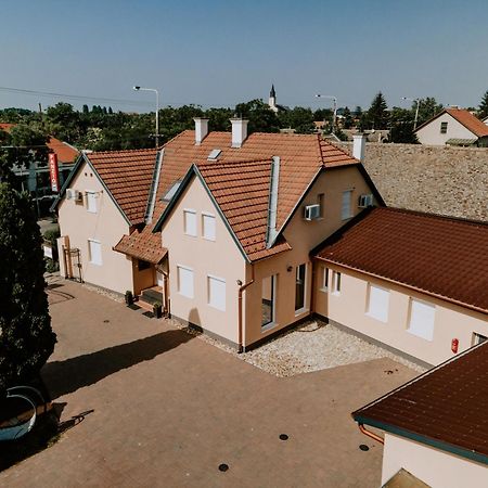 Hotel Aranyhid Vendeghaz Makó Exterior foto