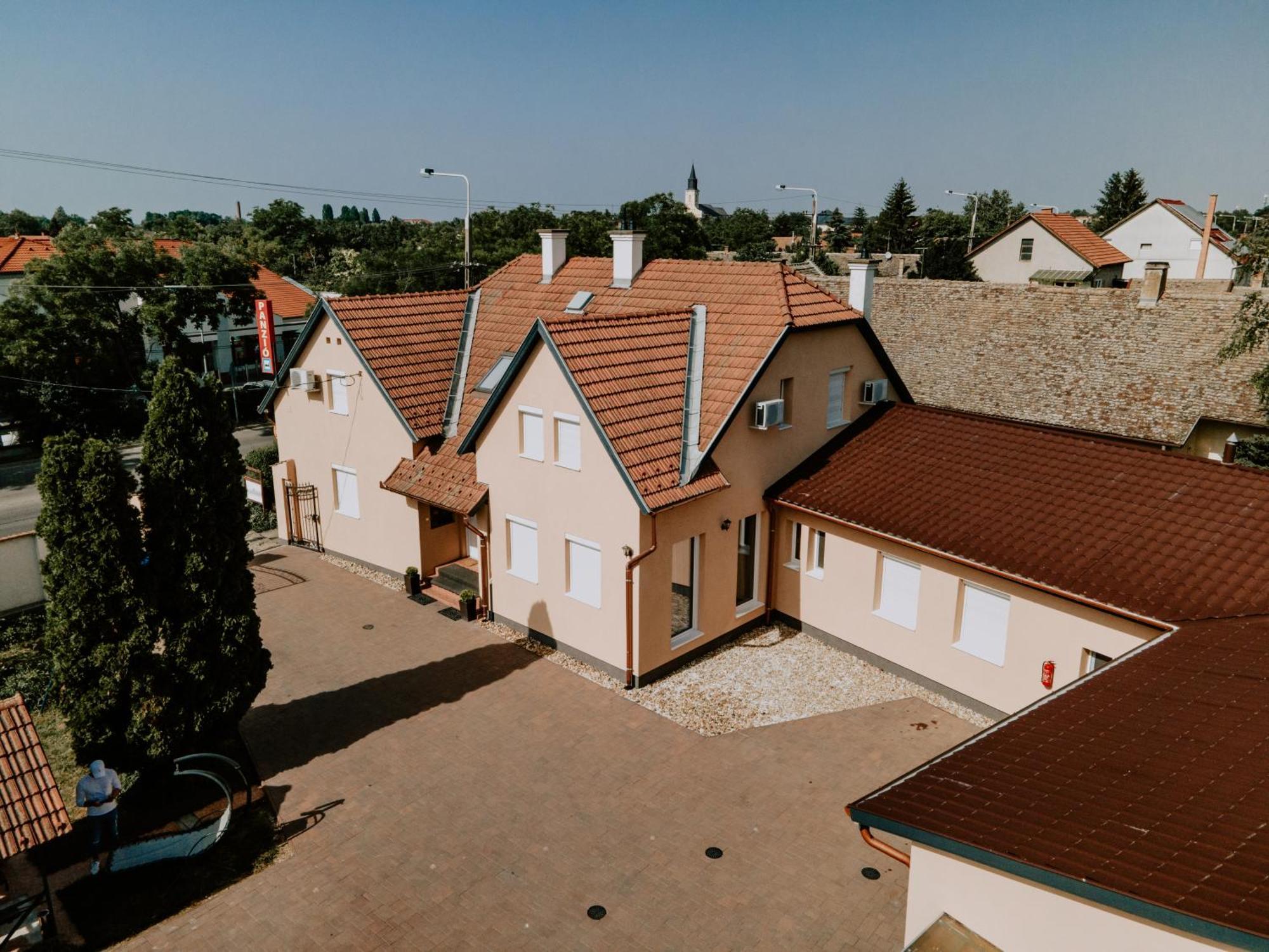 Hotel Aranyhid Vendeghaz Makó Exterior foto