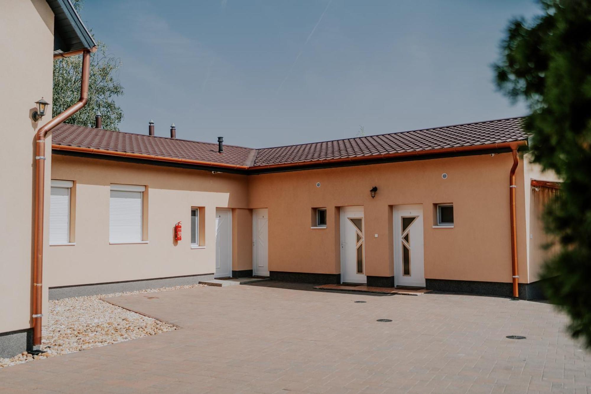 Hotel Aranyhid Vendeghaz Makó Exterior foto