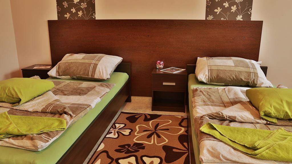 Hotel Aranyhid Vendeghaz Makó Zimmer foto