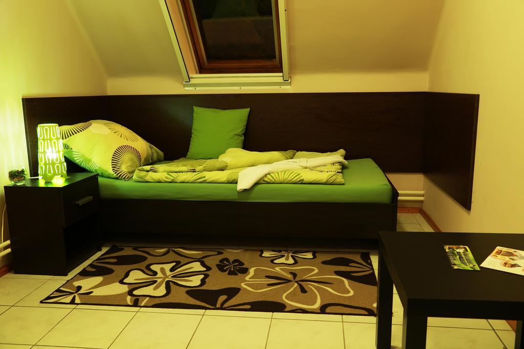 Hotel Aranyhid Vendeghaz Makó Zimmer foto